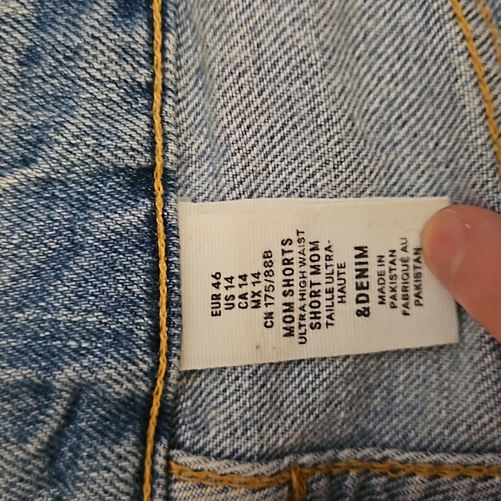 High waisted light wash mom shorts - Picture 3 of 3
